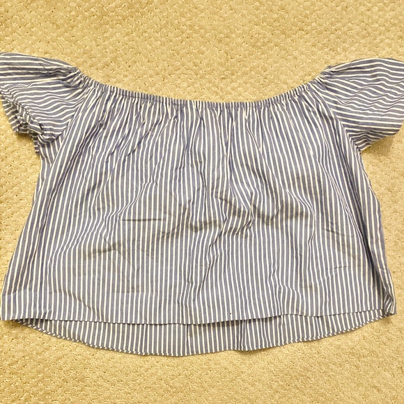 Striped off-the-shoulder top. - Picture 2 of 2